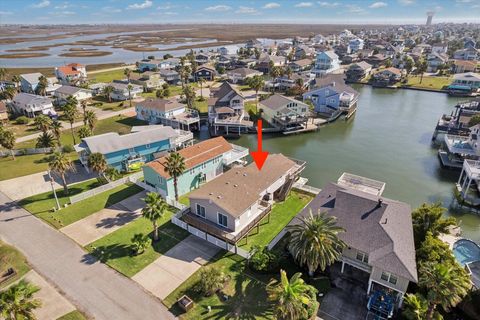 Photo of 16537 Tortuga Way, Jamaica Beach, TX 77554 (MLS # 27559878)