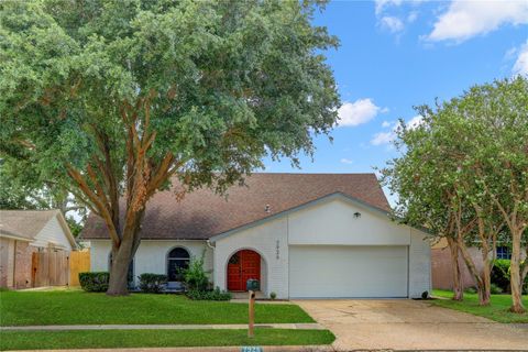 Photo of 7926 Windy Creek Drive, Houston, TX 77040 (MLS # 75490364)