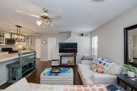 Tiny photo for 150 S Walden Elms Circle, The Woodlands, TX 77382 (MLS # 35709510)