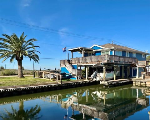 Photo of 16719 Tahiti Way, Jamaica Beach, TX 77554 (MLS # 70093647)