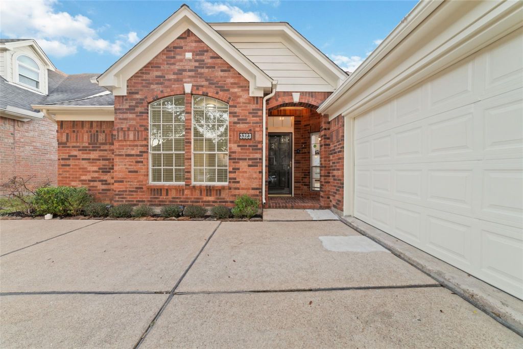 Photo of 3323 Shadowfern Drive, Houston, TX 77082 (MLS # 19849965)