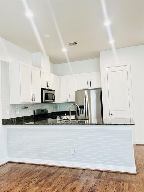 Photo of 3846 Center Street, Houston, TX 77007 (MLS # 89553428)