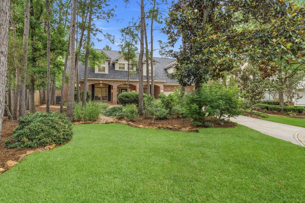 Photo of 130 E Fairbranch Circle, The Woodlands, TX 77382 (MLS # 84898298)