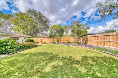 Photo of 16327 Blackhawk Boulevard, Friendswood, TX 77546 (MLS # 10970879)