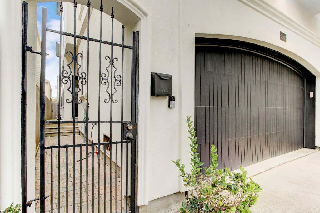 Photo of 5506 Darling Street, Houston, TX 77007 (MLS # 52132236)