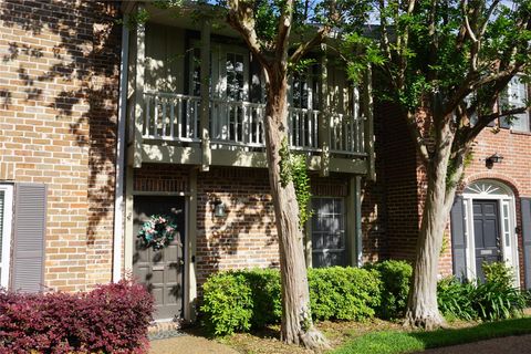 Photo of 2417 Jamestown Mall #24, Houston, TX 77057 (MLS # 32768962)