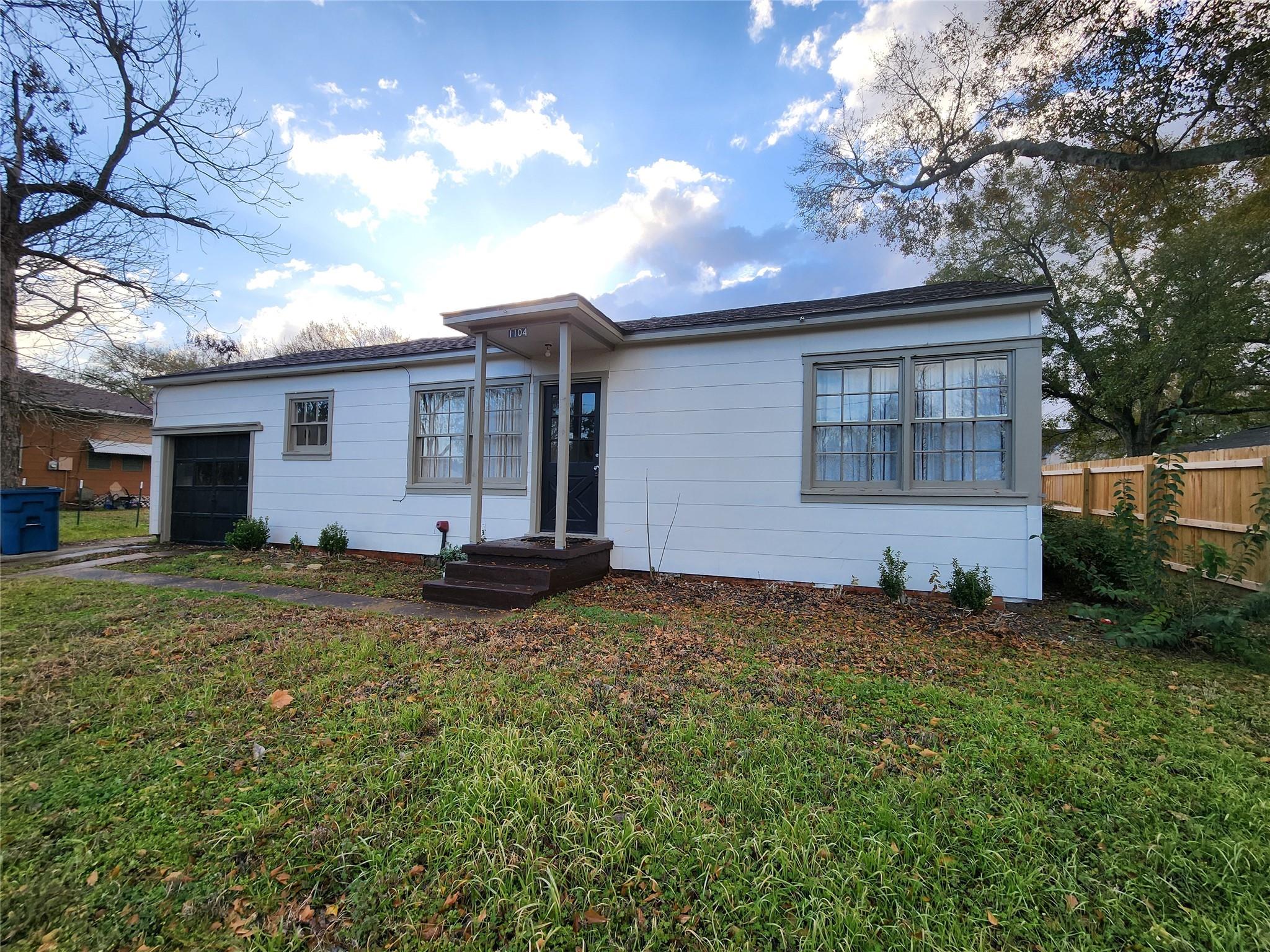 1104 Sycamore Street