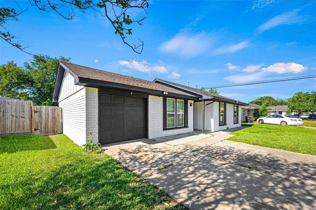Photo of 3907 Sandy Meadow Lane, Houston, TX 77039 (MLS # 28684166)