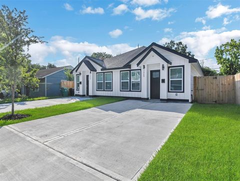 Photo of 7323 Iwo Jima Road #A, Houston, TX 77033 (MLS # 41763574) Photo of 7323 Iwo Jima Road #A, Houston, TX 77033 (MLS # 41763574)