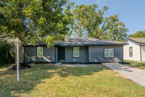 Photo of 9210 Saint Lo Road, Houston, TX 77033 (MLS # 30848612)