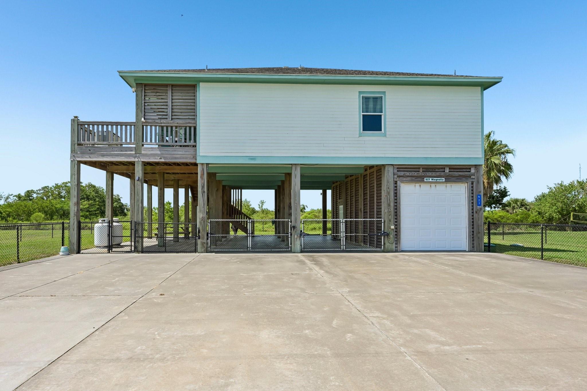 927 Magnolia Lane