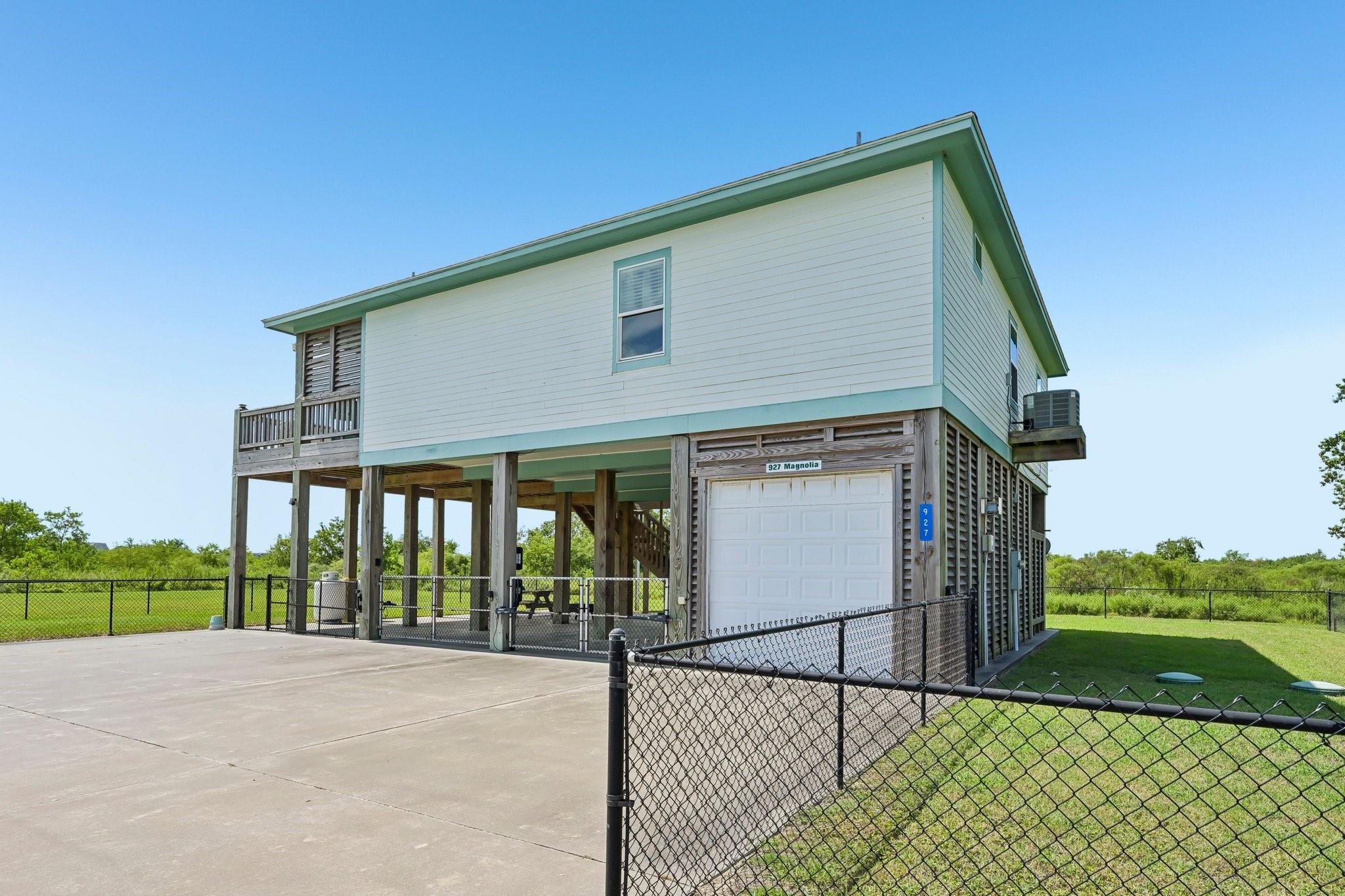 927 Magnolia Lane