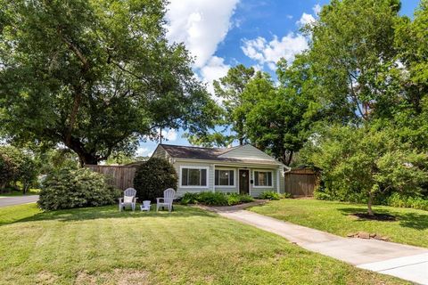 Photo of 982 West 42nd Street, Houston, TX 77018 (MLS # 42384323)