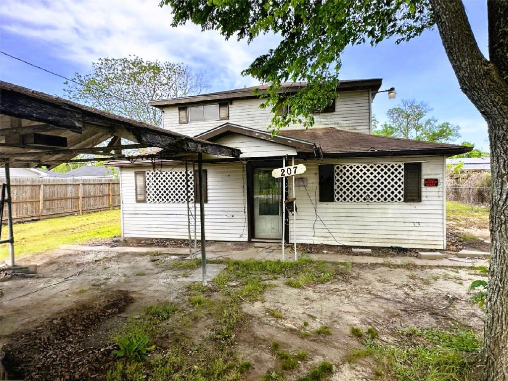 Photo of 207 S 5th Street, Highlands, TX 77562 (MLS # 415058)