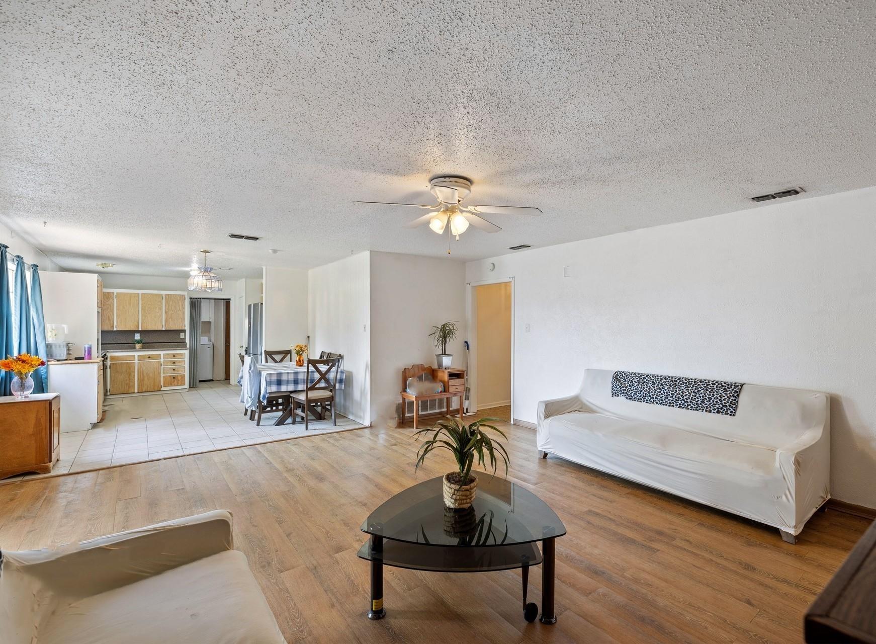 906 Lynn Lane
