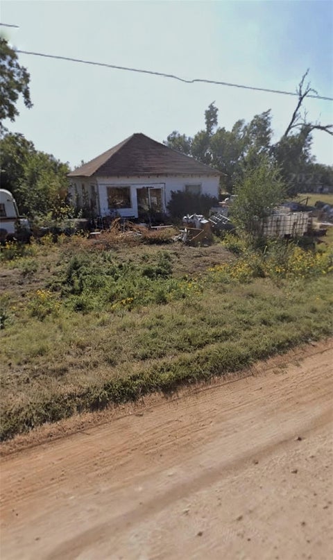 Photo of 1500 Avenue A SE, Childress, TX 79201 (MLS # 18109428)
