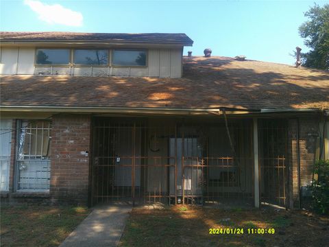 Photo of 12227 W Village Drive #C, Houston, TX 77039 (MLS # 37360824) Photo of 12227 W Village Drive #C, Houston, TX 77039 (MLS # 37360824)
