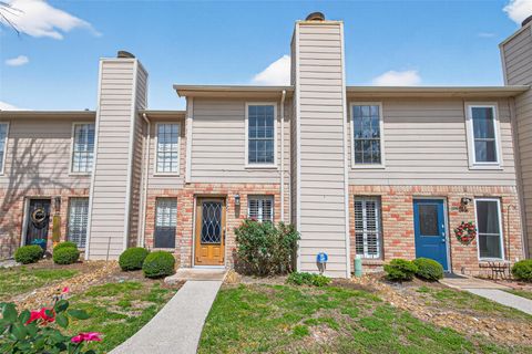 Photo of 6700 Richardson Road #305, Houston, TX 77069 (MLS # 38549340)