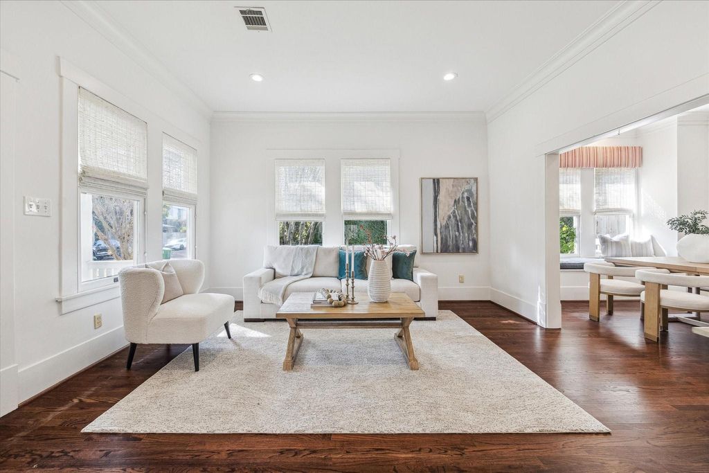 Photo of 1506 Indiana Street, Houston, TX 77006 (MLS # 69739208)