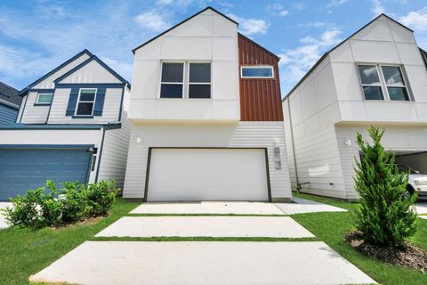 Photo of 13104 Moncloa Drive, Houston, TX 77047 (MLS # 44167536)