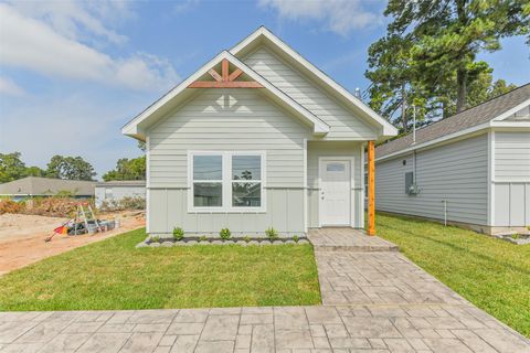 Photo of 16922 W Forrestal, Montgomery, TX 77316 (MLS # 22186552)