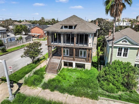 Multifamily For Sale - 1128 Broadway Street<br/> Galveston, TX 77550