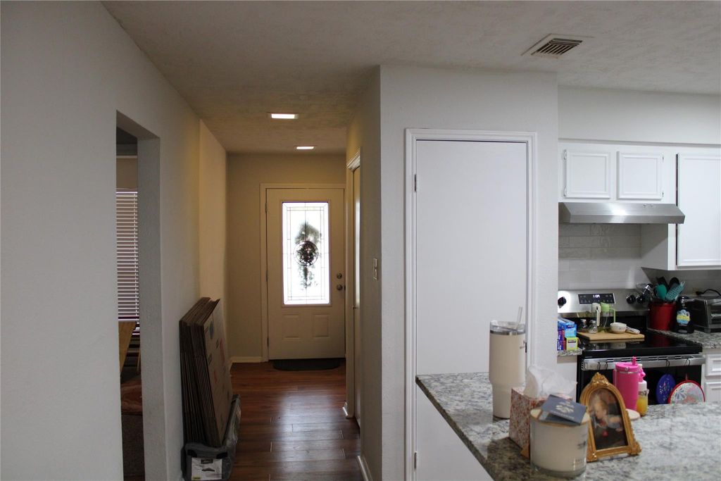 Photo of 819 Walbrook Drive, Houston, TX 77062 (MLS # 14547340)