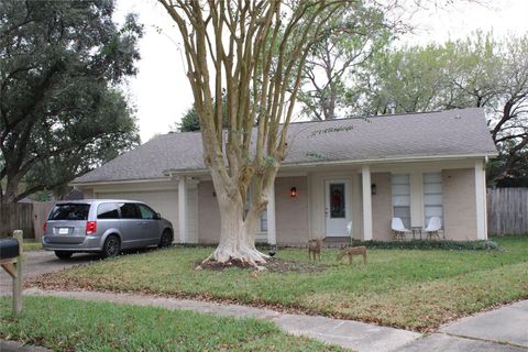 Photo of 819 Walbrook Drive, Houston, TX 77062 (MLS # 14547340)