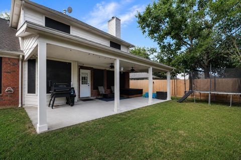 Homes For Sale - 1809 Oak Wood Drive<br/> Pearland, TX 77581
