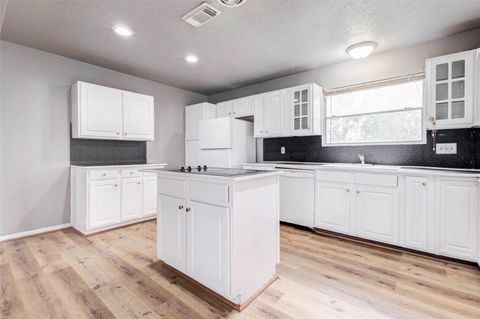 Photo of 10306 Cheeves Drive, Houston, TX 77016 (MLS # 71100118)