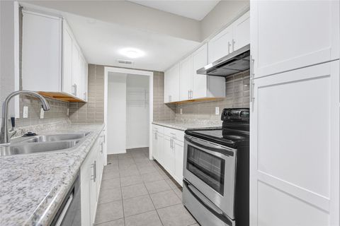 Tiny photo for 11871 Algonquin Drive, Houston, TX 77089 (MLS # 50763499)