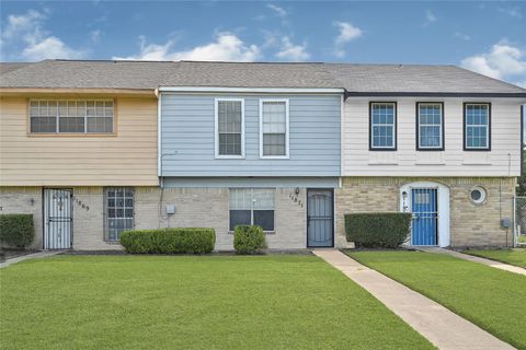 Photo of 11871 Algonquin Drive, Houston, TX 77089 (MLS # 50763499)