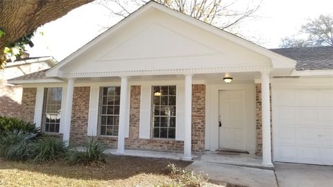 Photo of 431 N Forest Boulevard, Houston, TX 77090 (MLS # 8070826)