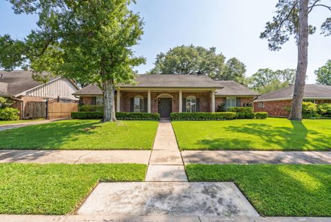 Photo of 5350 Dumfries Drive, Houston, TX 77096 (MLS # 35731252)