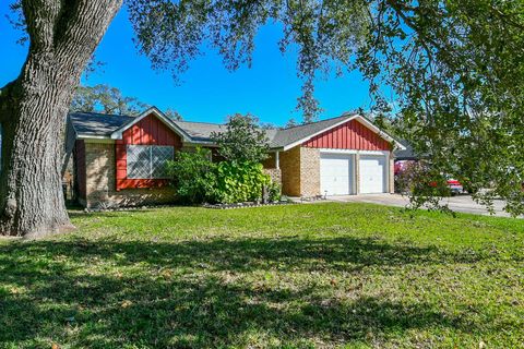 129 Cannon Street Clute TX 77531
