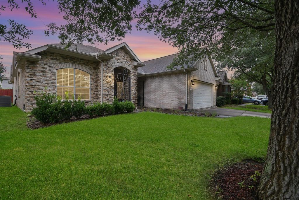 Photo of 20743 Oakhurst Park Drive, Porter, TX 77365 (MLS # 28955429)