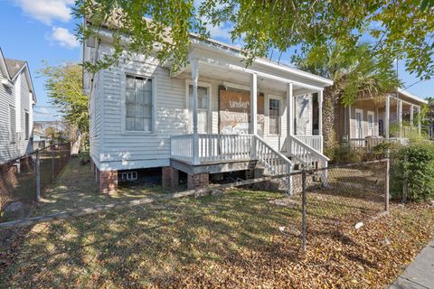 Photo of 2814 Avenue L, Galveston, TX 77550 (MLS # 31984841)