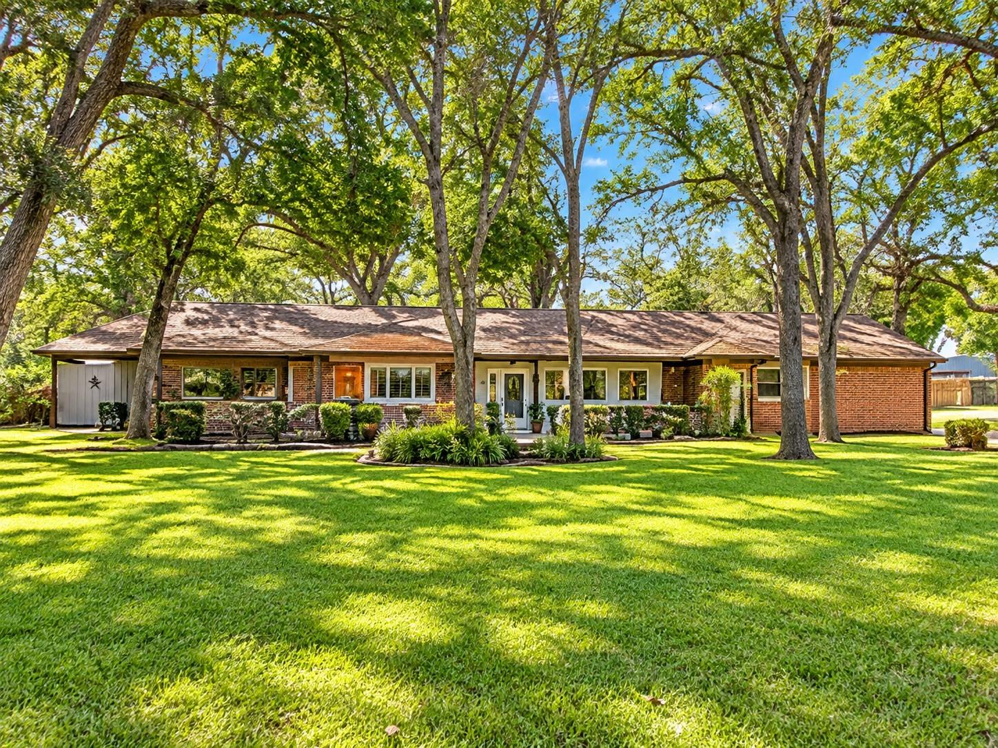 720 Surrey Ln