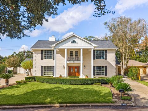 1933 Country Club Boulevard Sugar Land TX 77478