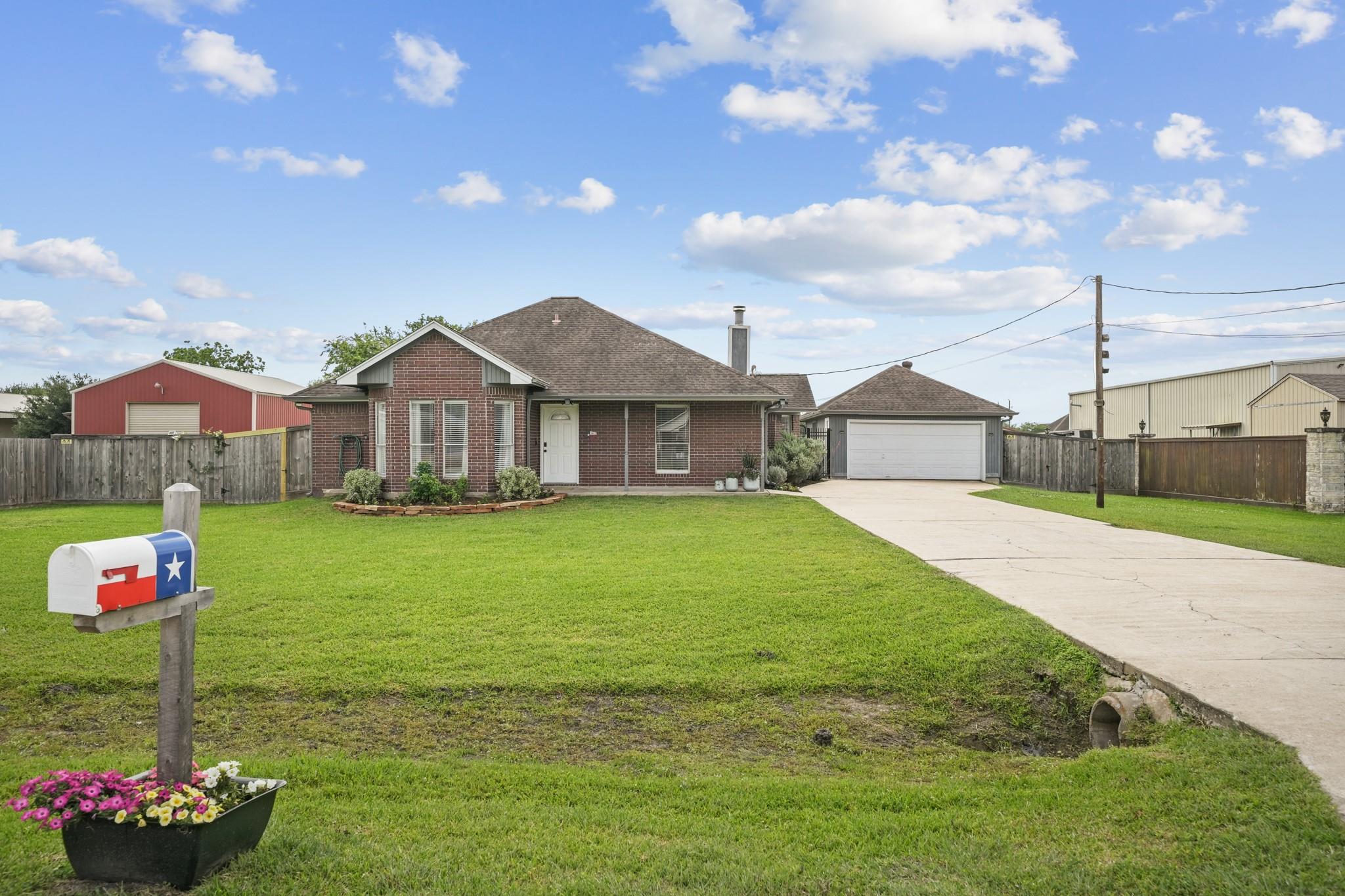 3603 Lone Pine Drive