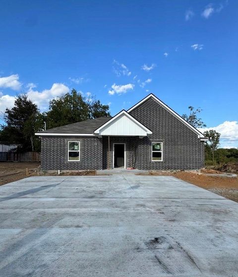 Photo of 602 N Seventh Street, Navasota, TX 77868 (MLS # 92228068)