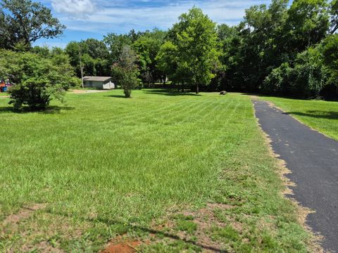 Photo of 511 Myrtle Drive, Jacksonville, TX 75766 (MLS # 54232704)