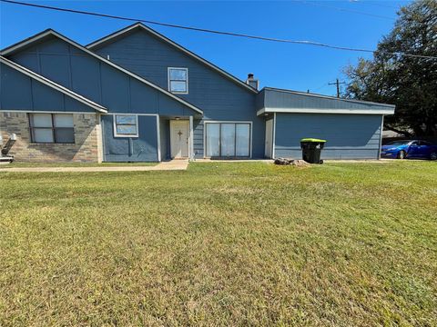 Photo of 600 Price Drive, Wharton, TX 77488 (MLS # 39089672)