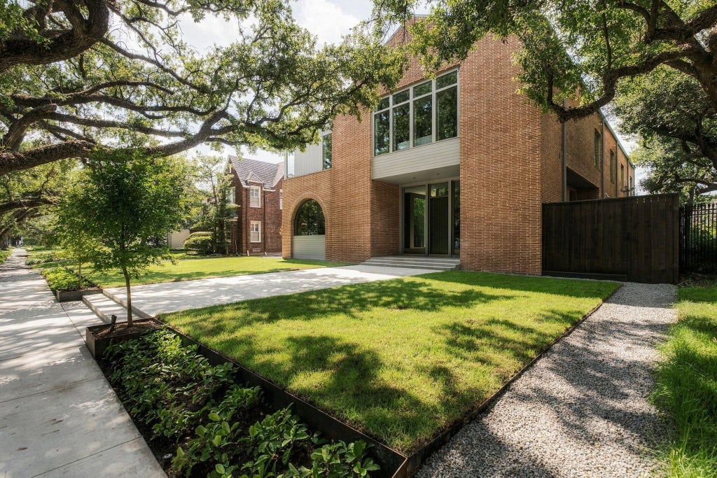 Photo of 5320 Cherokee Street, Houston, TX 77005 (MLS # 7685742)