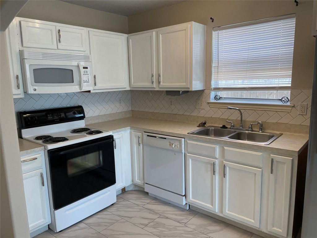 Photo of 12418 Sunlit Wood Way, Houston, TX 77082 (MLS # 12018062)