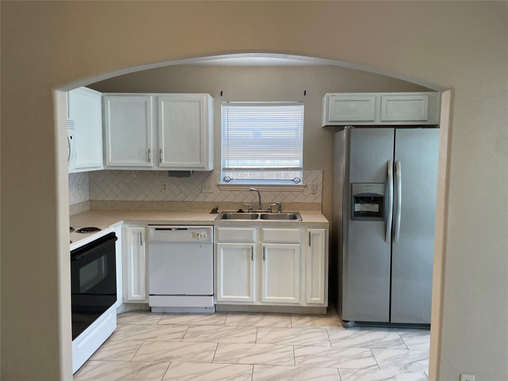 Photo of 12418 Sunlit Wood Way, Houston, TX 77082 (MLS # 12018062)