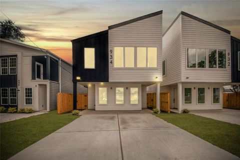 Photo of 934 South Lane Unit A-B Ln, Houston, TX 77088 (MLS # 94138381)
