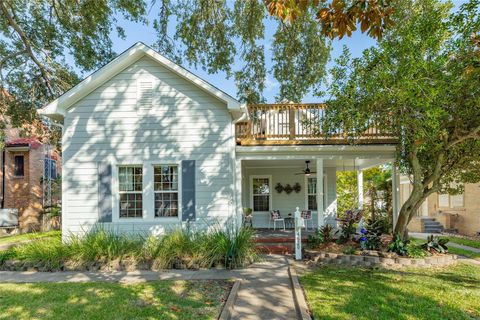 Photo of 4620 Avenue R 1/2, Galveston, TX 77551 (MLS # 98895195)