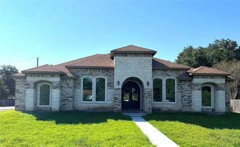 Photo of 2832 Golden Avenue, Bay City, TX 77414 (MLS # 66152230) Photo of 2832 Golden Avenue, Bay City, TX 77414 (MLS # 66152230)