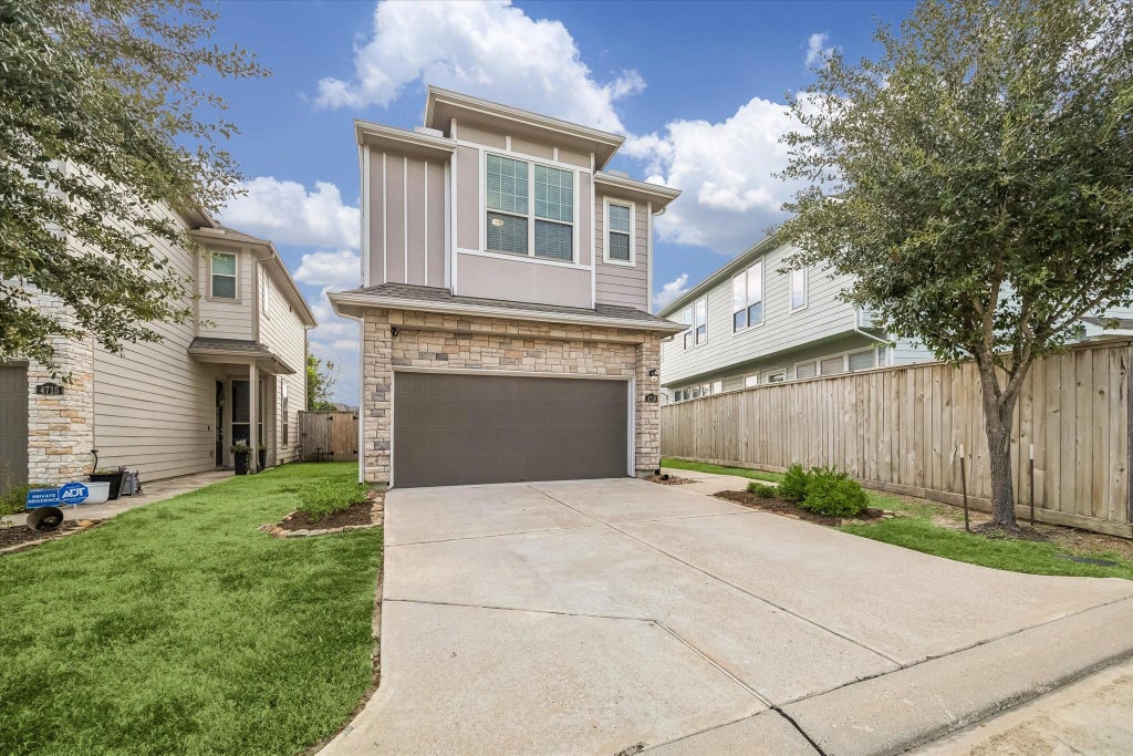 Photo of 4719 Glen Isle Drive, Houston, TX 77009 (MLS # 28083299)